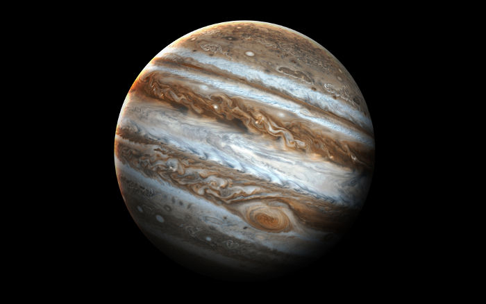 Júpiter contém o dobro da massa de todos os outros planetas do Sistema Solar.