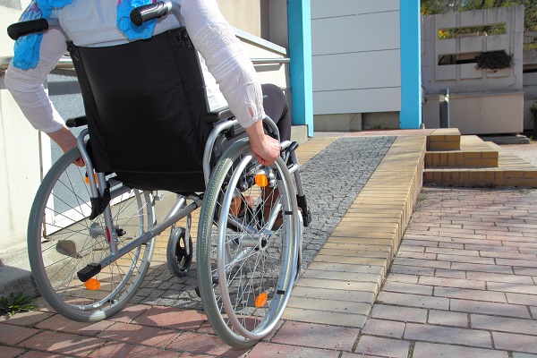 Entre os principais problemas enfrentados pelas pessoas com deficiência, está a falta de acessibilidade